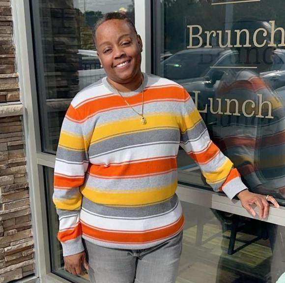 Meet your Posher, Jennifer - Picture 1 of 1